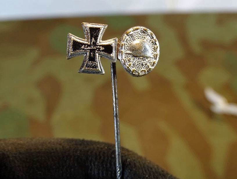 Miniatur Eisernes Kreuz 2. Kl. 1939 und Verwundeten Abzeichen silber 1939, Tragbare Version von 1957