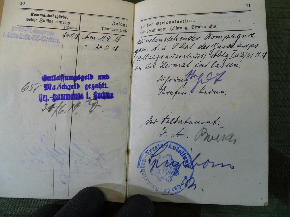 2 Wehrpässe 1. u 2. Weltkrieg mit 2 Hüllen u. Urkunde Ehrenkreuz f. Frontkämpfer 2 Wehrpässe 1. u 2. Weltkrieg mit 2 Hüllen u. Urkunde Ehrenkreuz f. Frontkämpfer