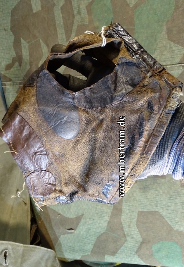 Leder von einer 1. Weltkriegs Gasmaske. Ohne Augenringe, Ventil, Riemen