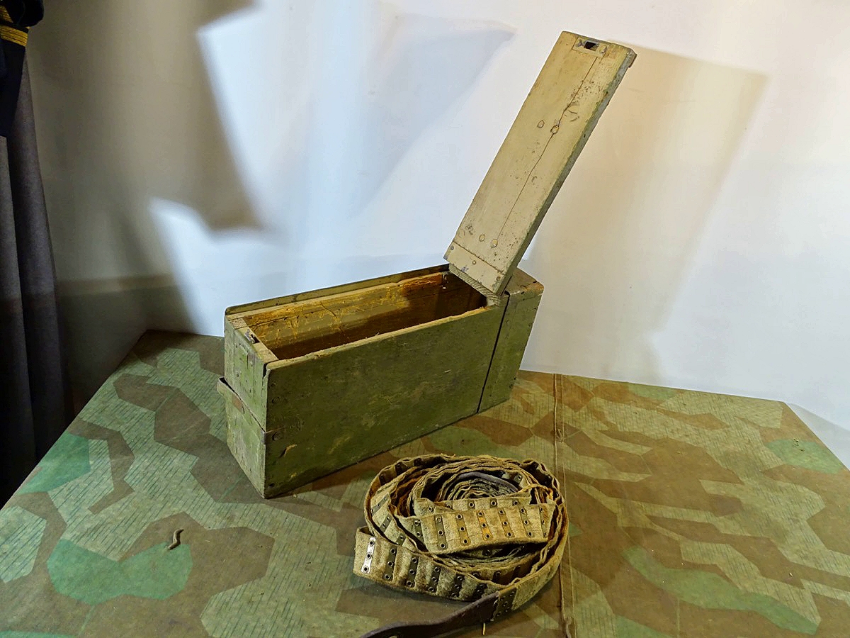 20641-1 Holz Patronenkasten / Gurtkasten MG Schwarzlose mit Gurt, 1. Weltkrieg