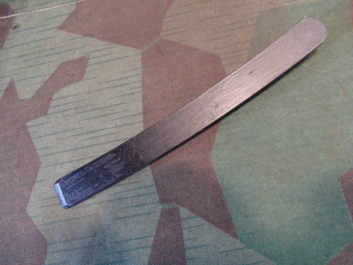 Laufschiene aus kurzem 2 cm Magazin für Kampfagenkanonen. 
