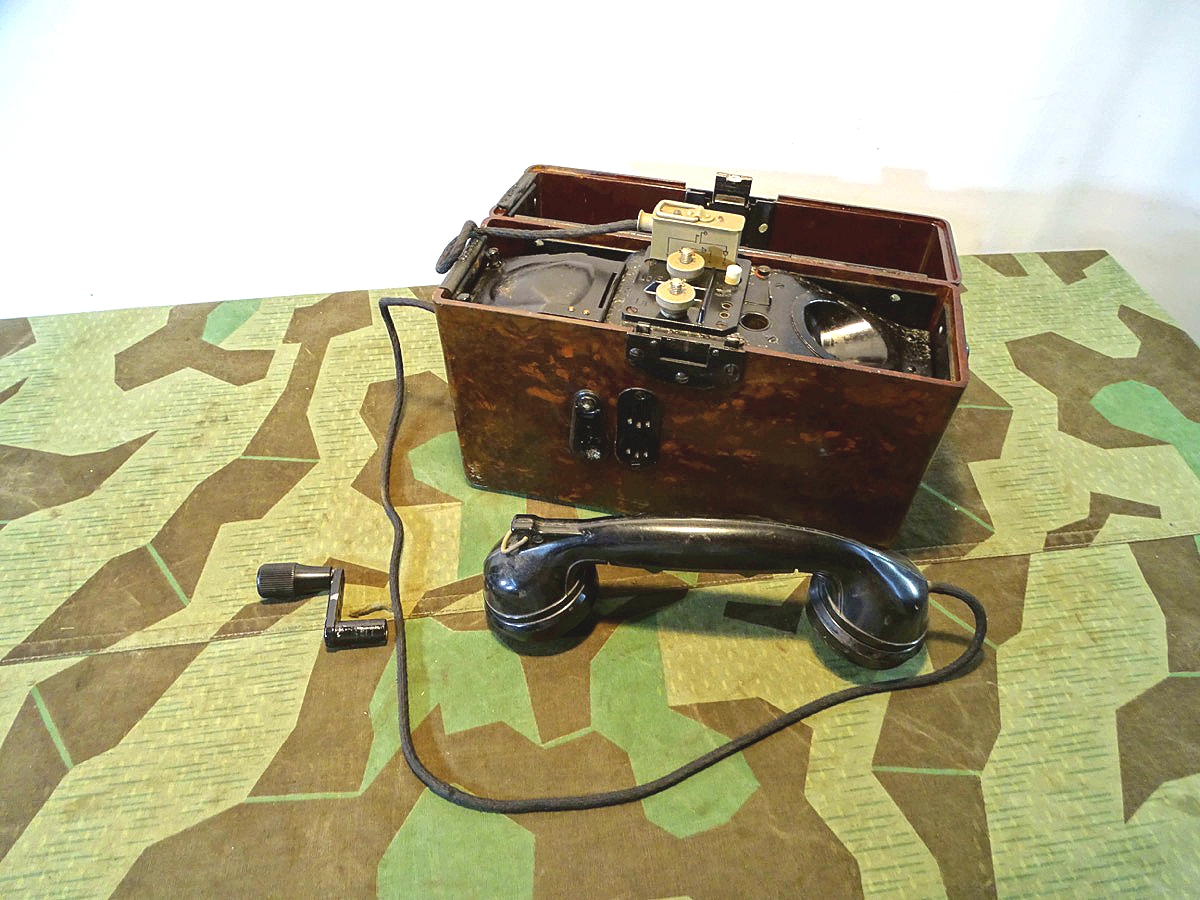 Feldtelefon der Wehrmacht, alle großen Bauteile Jahresgleich von 1941