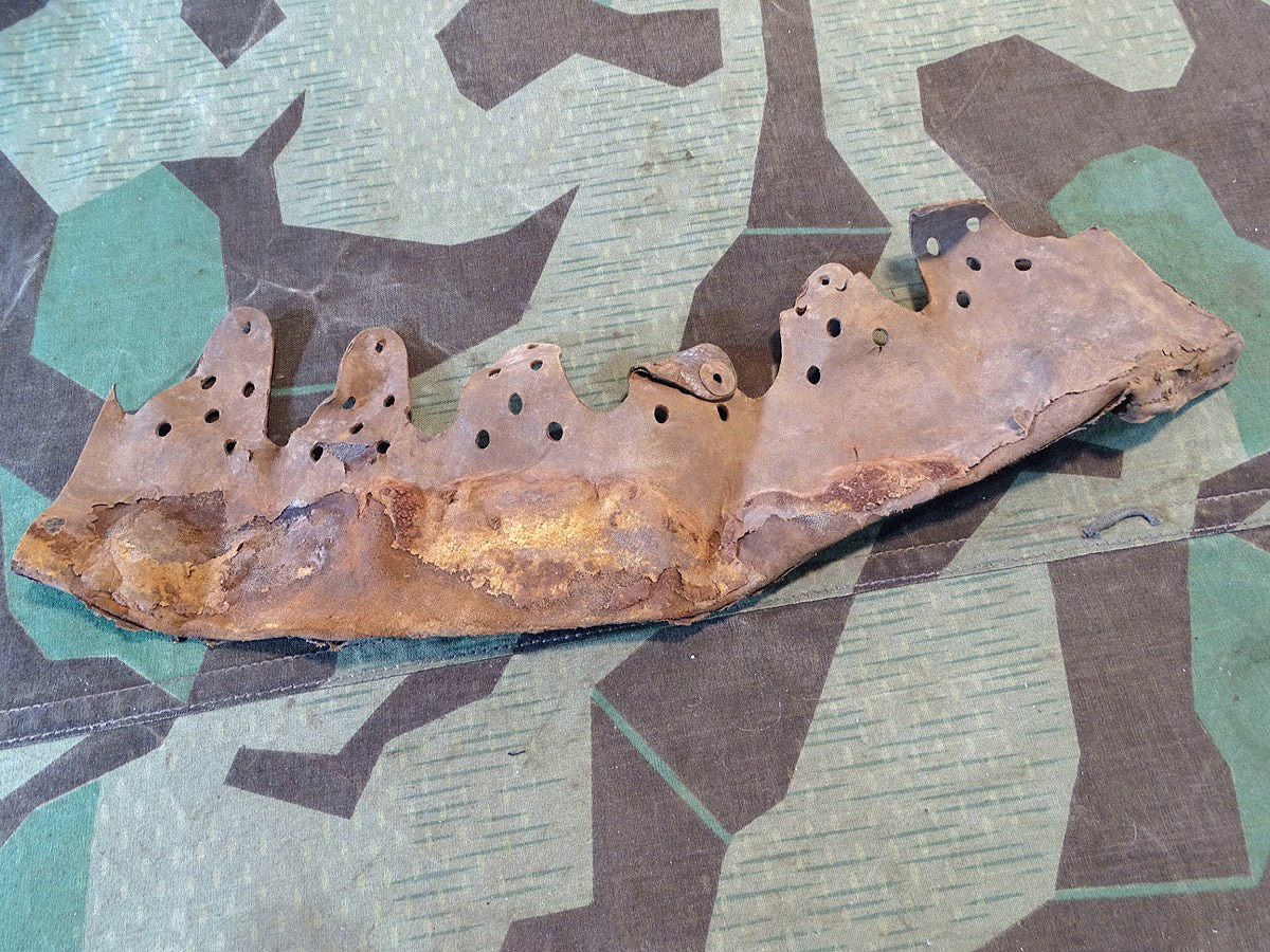 Original Stahlhelmleder für Wehrmachts Stahlhelme, Wasserfund. 