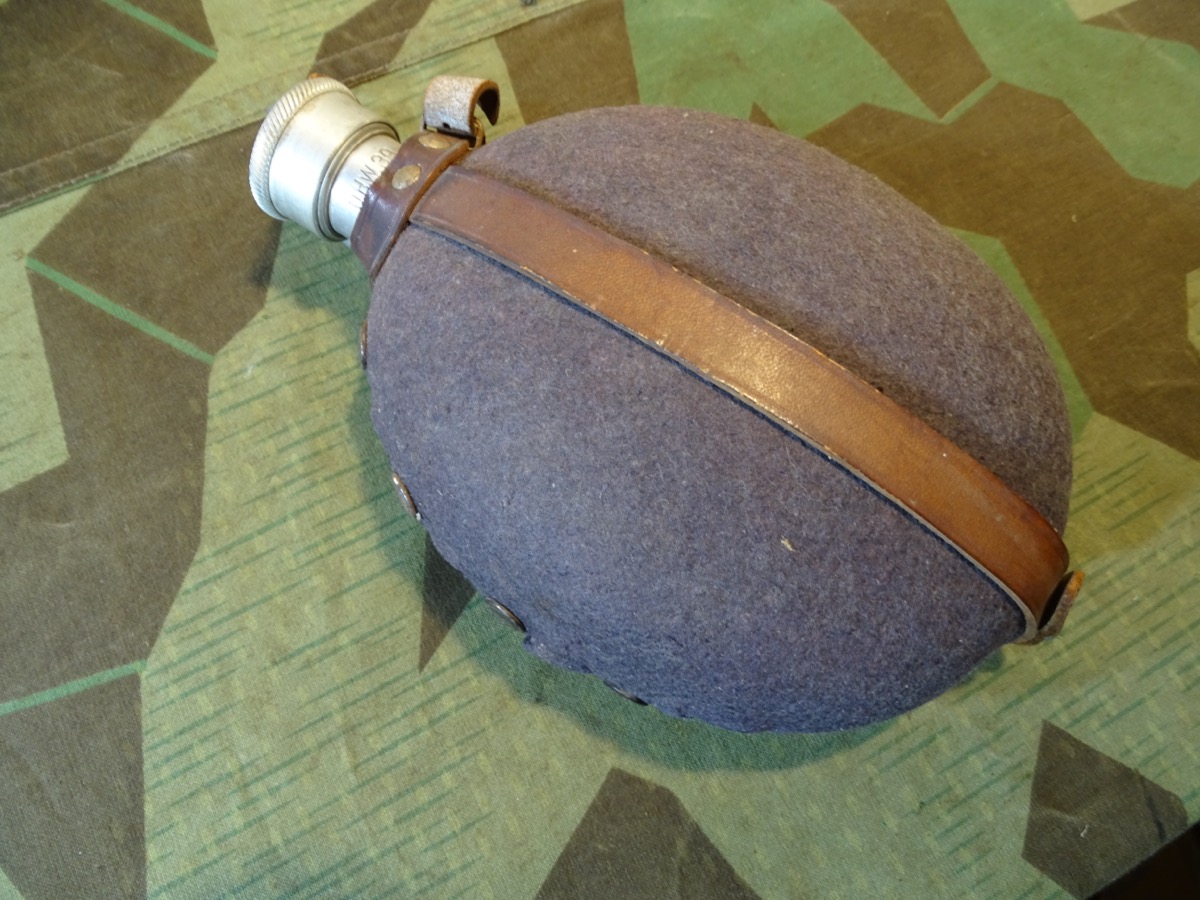 Seltene frühe Feldflasche des DLV oder NSFK, blaugrauer Bezug OHW 39. SELTEN!
