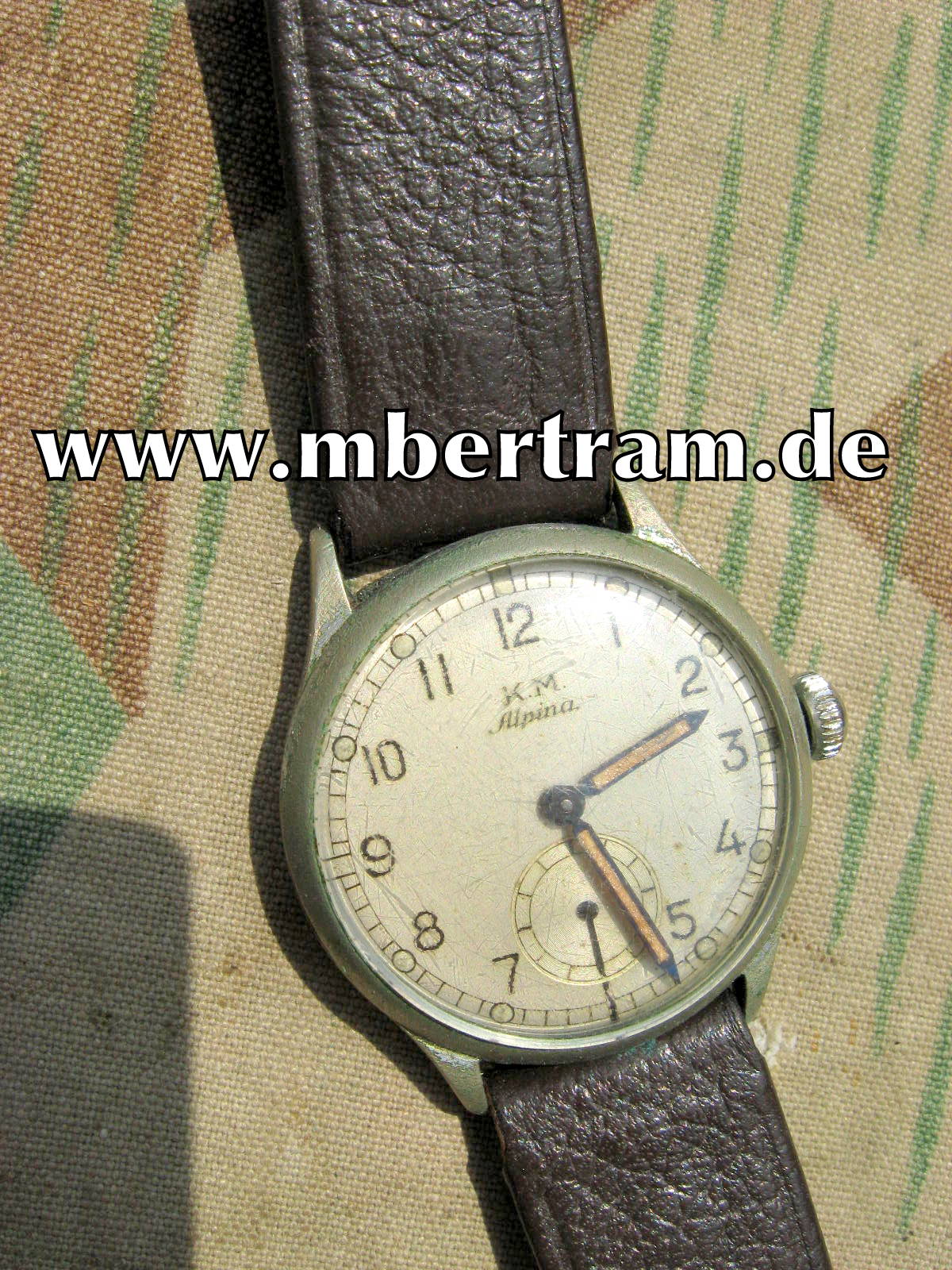 Kriegsmarine Dienstuhr " KM Alpina " Serien Nr. 304766
