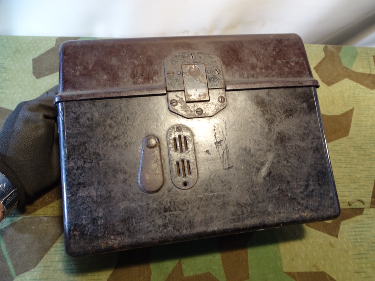 Feldtelefon der Wehrmacht, alle großen Bauteile Jahresgleich von 1944 Feldtelefon der Wehrmacht, alle großen Bauteile Jahresgleich von 1944