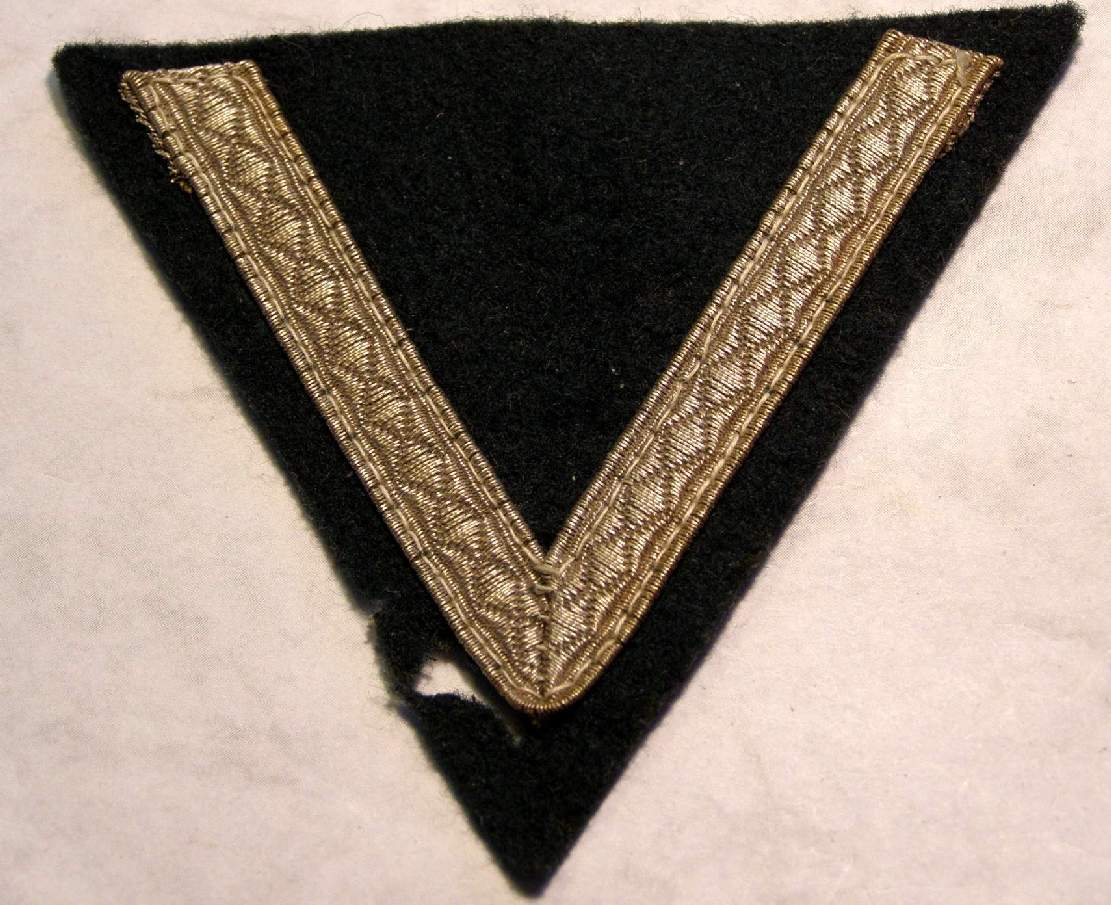 Wehrmacht Gefreitenwinkel Heer auf dunkelgrünem Stoff