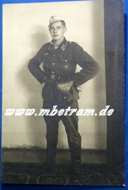 Portraitfoto Uffz. Heer, Tropenfeldmütze und Felduniform