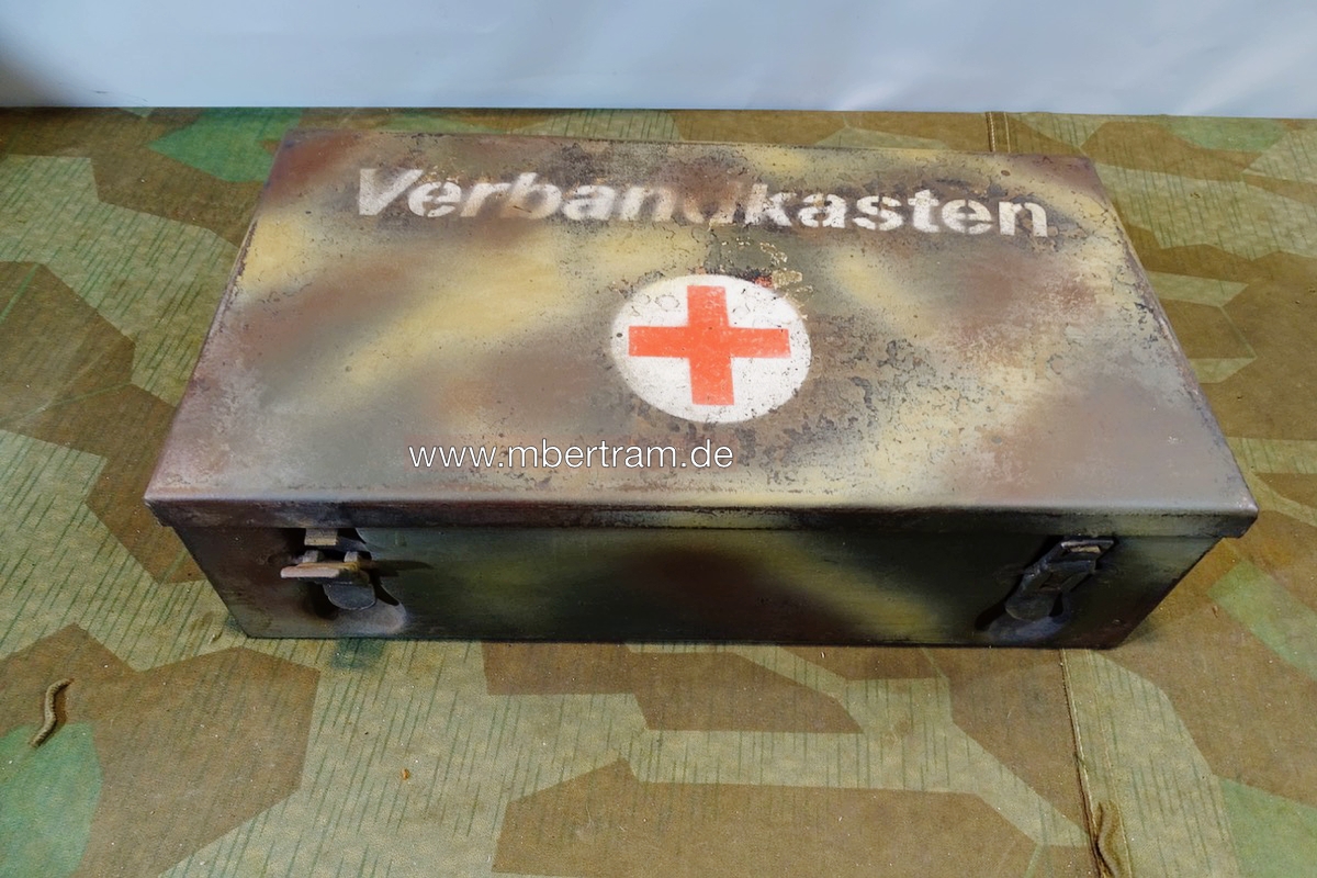 Wehrmachts KFZ  Verbandkasten in Tarnfarbe um 1943