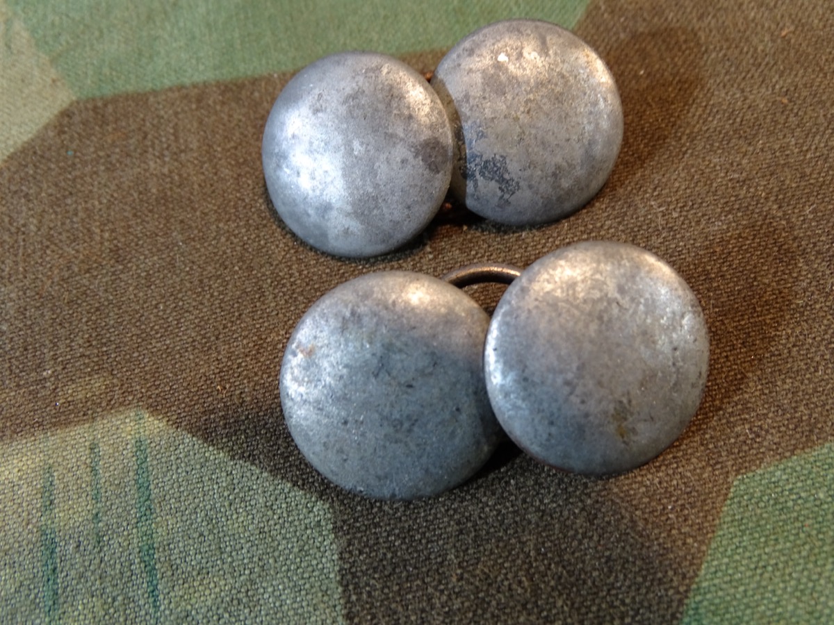 4 silberne 19,5 mm Uniformknöpfe mit Ring für NS Parteigruppierungen, / SA , glatte Oberfläche, verschiedene Hersteller