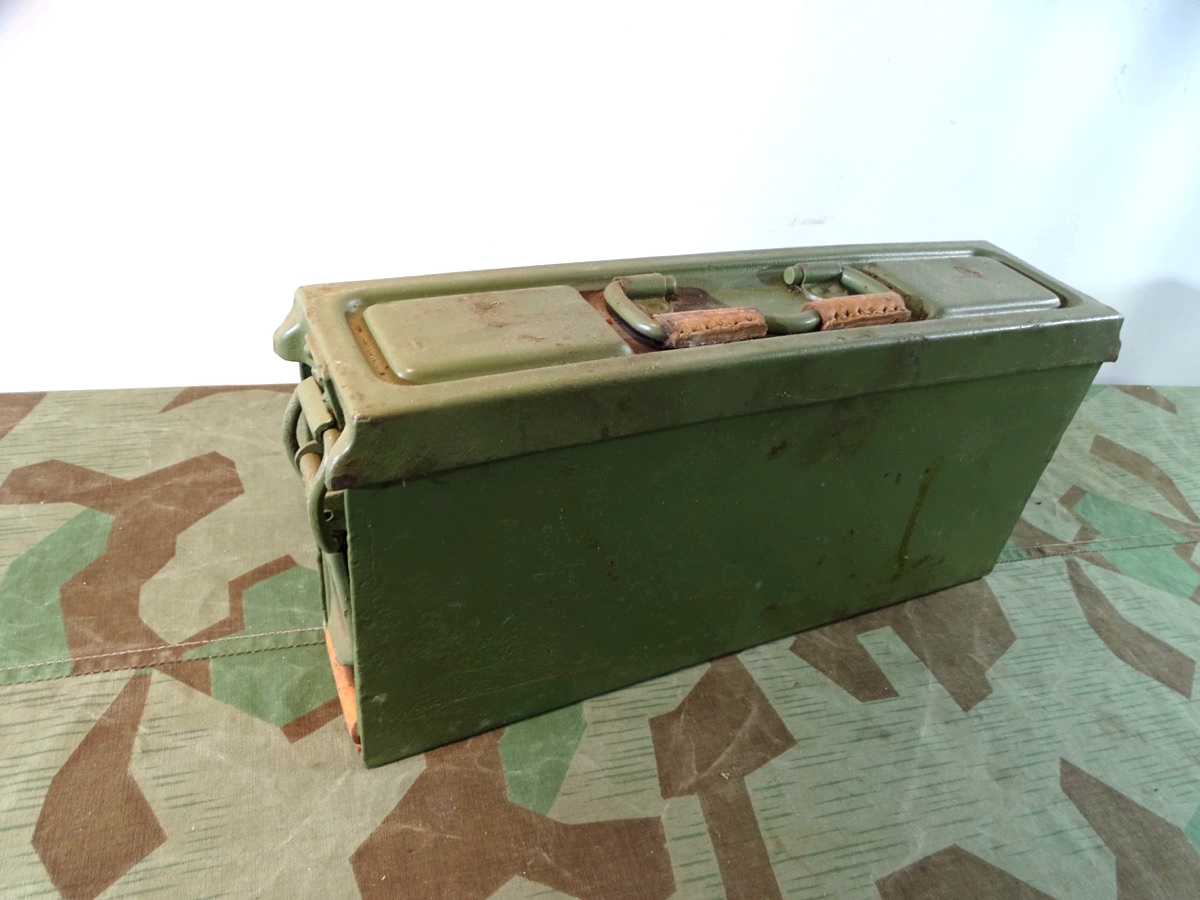 Wehrmacht MG 34/42 Patronenkasten 41 Hst.: "brc 4- (1944)"  gestempelt. 
