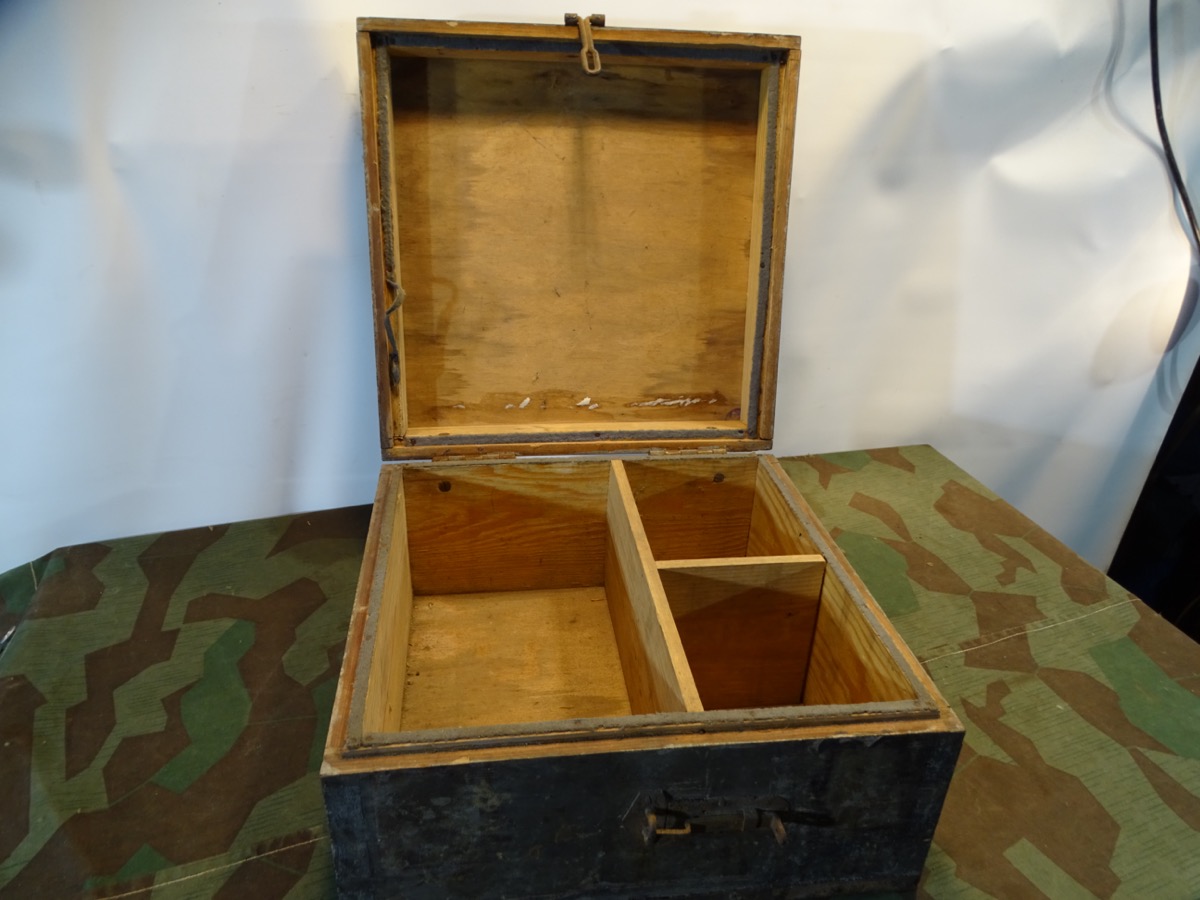 Wehrmachts Sanitätskiste, ca. 35x35x18 cm