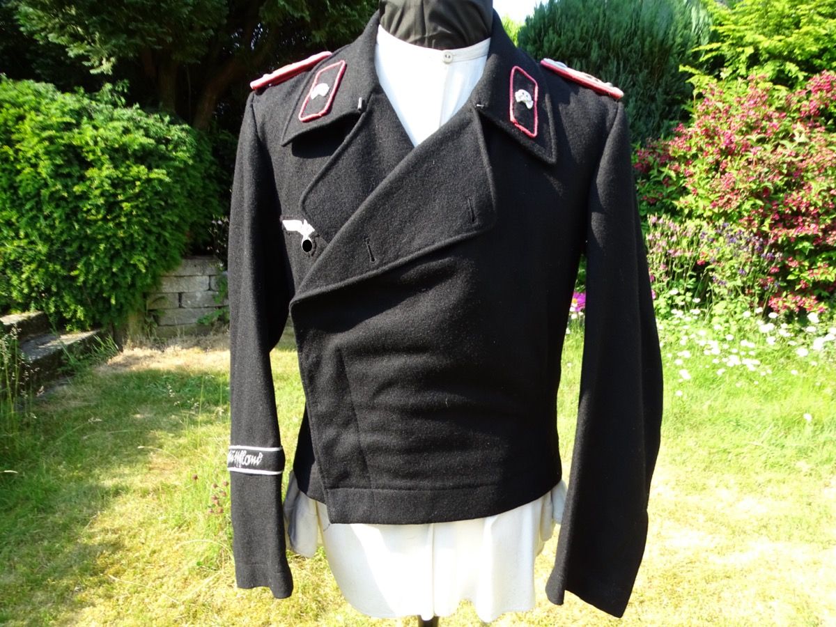 Schwarze Panzerjacke eines Oberleutnants mit Ärmelband Großdeutschland, Selten !