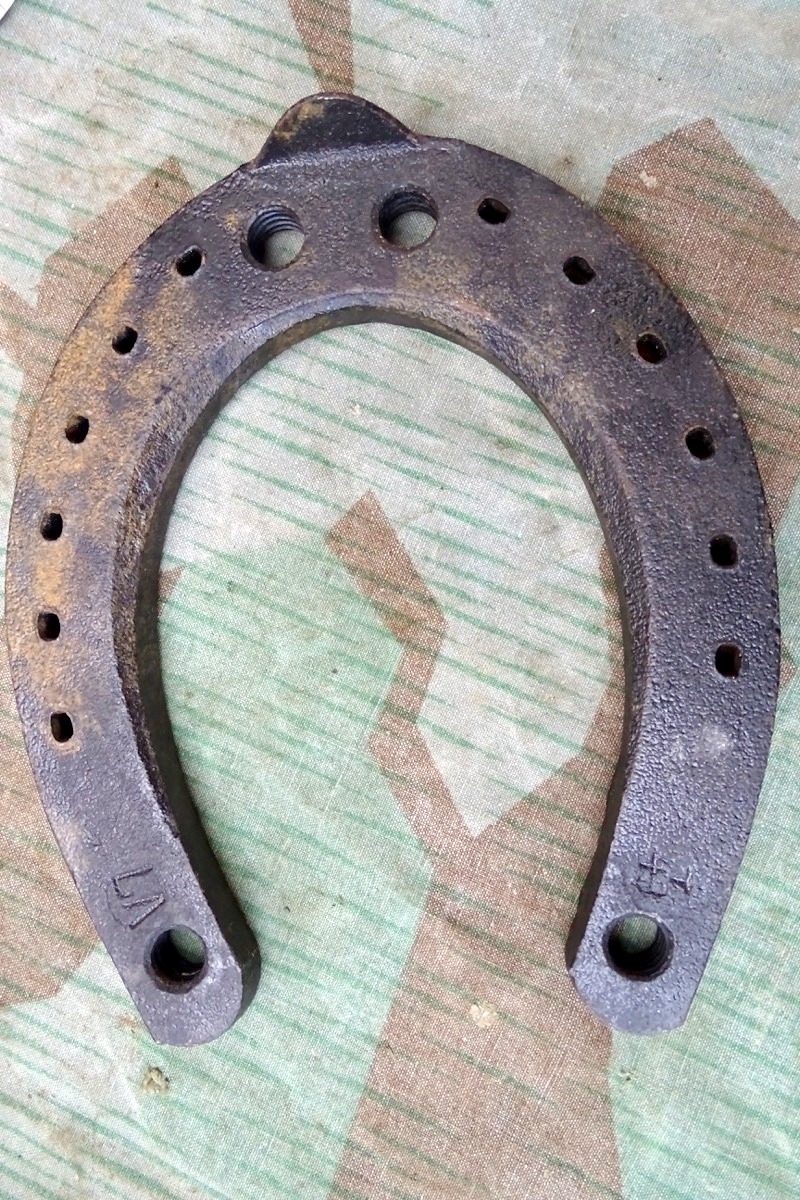 Wehrmacht Kavallerie Hufeisen Gr. V7, Stempel "T 43 ( 1943")  schwach lesbar