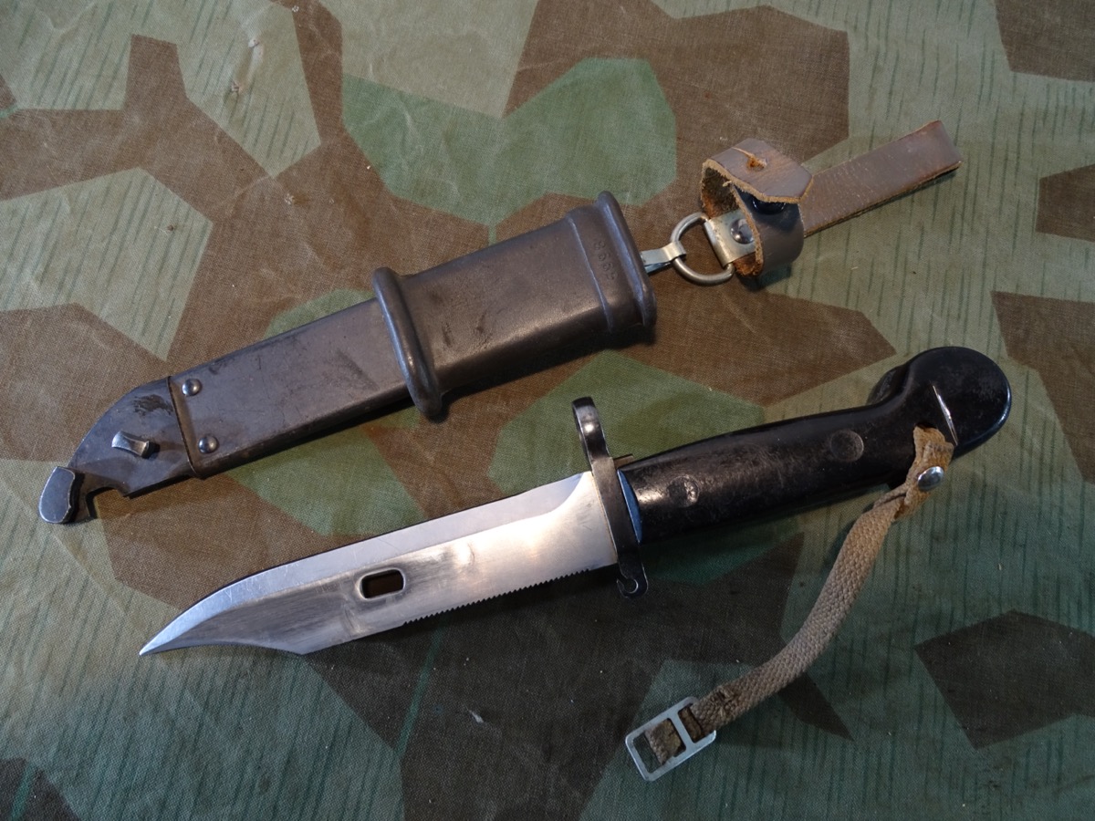 DDR NVA Seitengewehr / Bajonett AK47 Kalaschnikow Kampfmesser m. Gummischutz