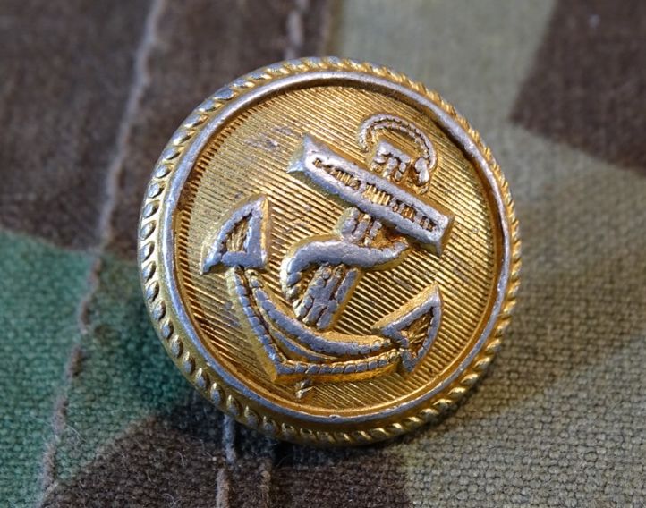 Kriegsmarine, Anker Knopf, 19,5 mm, vergoldet, Vollmatrial Aluminium, getragen mit Kriegsmarine Stempel. 