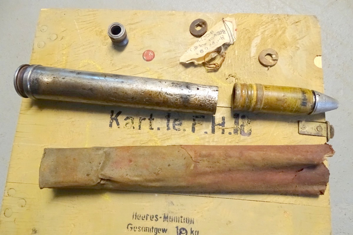 Deutsche 3,7 cm Flak Spreng Leuchtspur Granate, Aluzünder, Beschriftung, Stahlhülse, Pappröhre