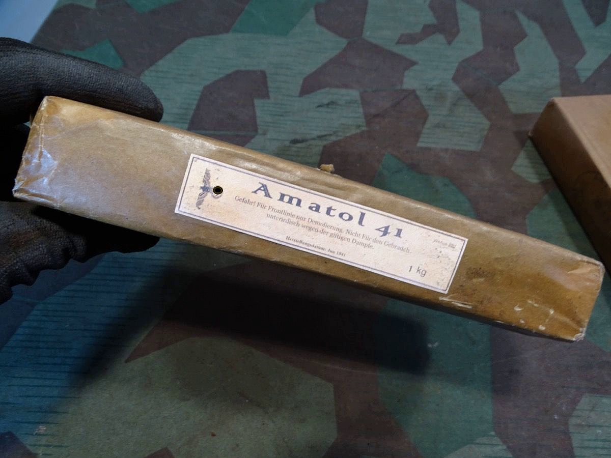 Reproduktion 1 Kg Ladung Wehrmachts Amatol 41 Pioniersprengstoff. Ca. 20x4x6 cm