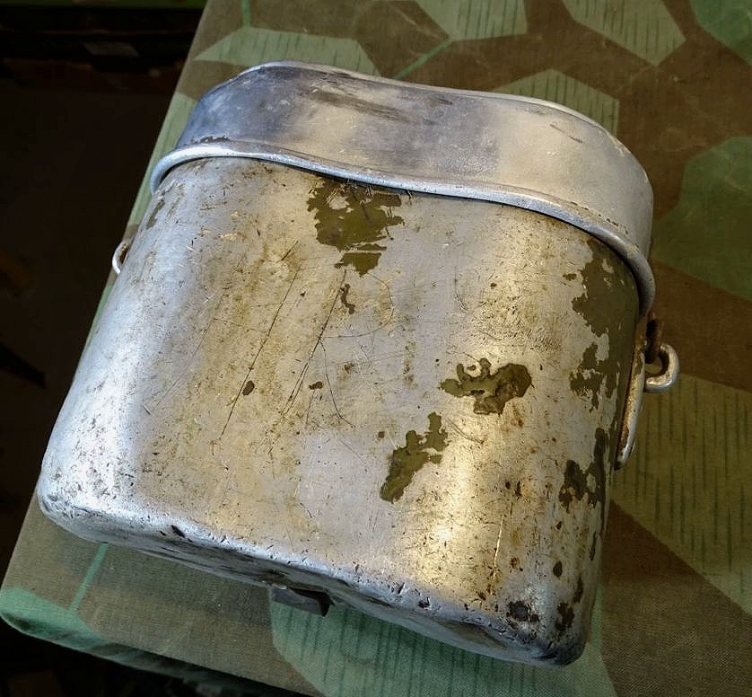 Wehrmacht Kochgeschirr, Komplett  von 1940. Deckel  ESB 40( Sommerfeld Berlin ) , Unterteil A.W.G 40