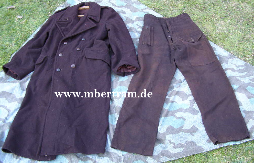 Britischer 2.WK Militär-Mantel 1944 und Hose, gefärbt