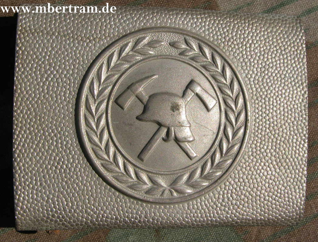 DDR Koppelschloss der Feuerwehr, silbern, frühe Form