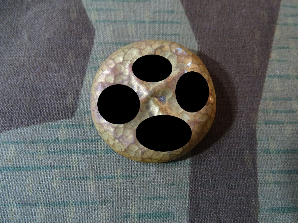 Patriotischer Sympathie Buntmetall Anstecker mit gehämmerter Oberfläche und HK , selten im Handel 