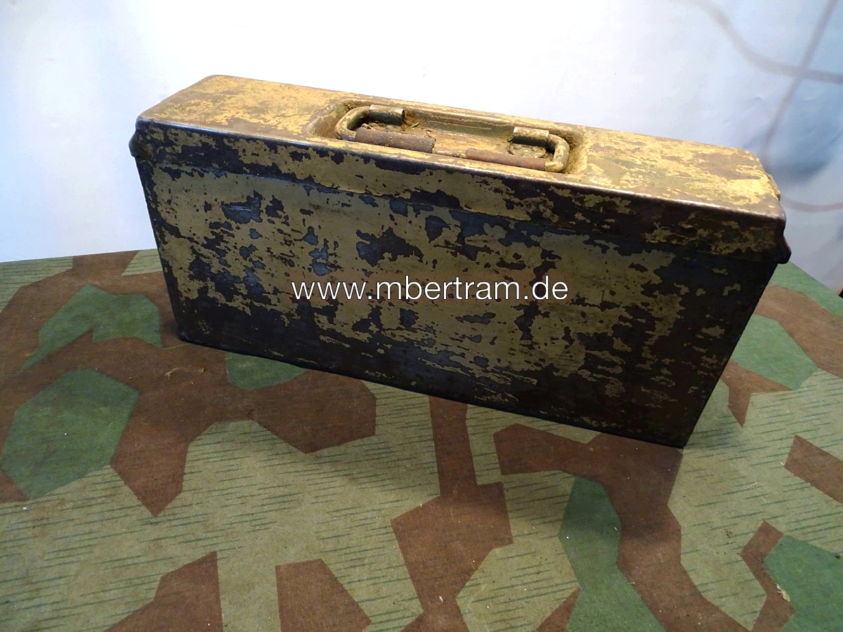 MG 34/42 Patronenkasten 41 Hst.: "brc ?"  gestempelt. Lehmgelb