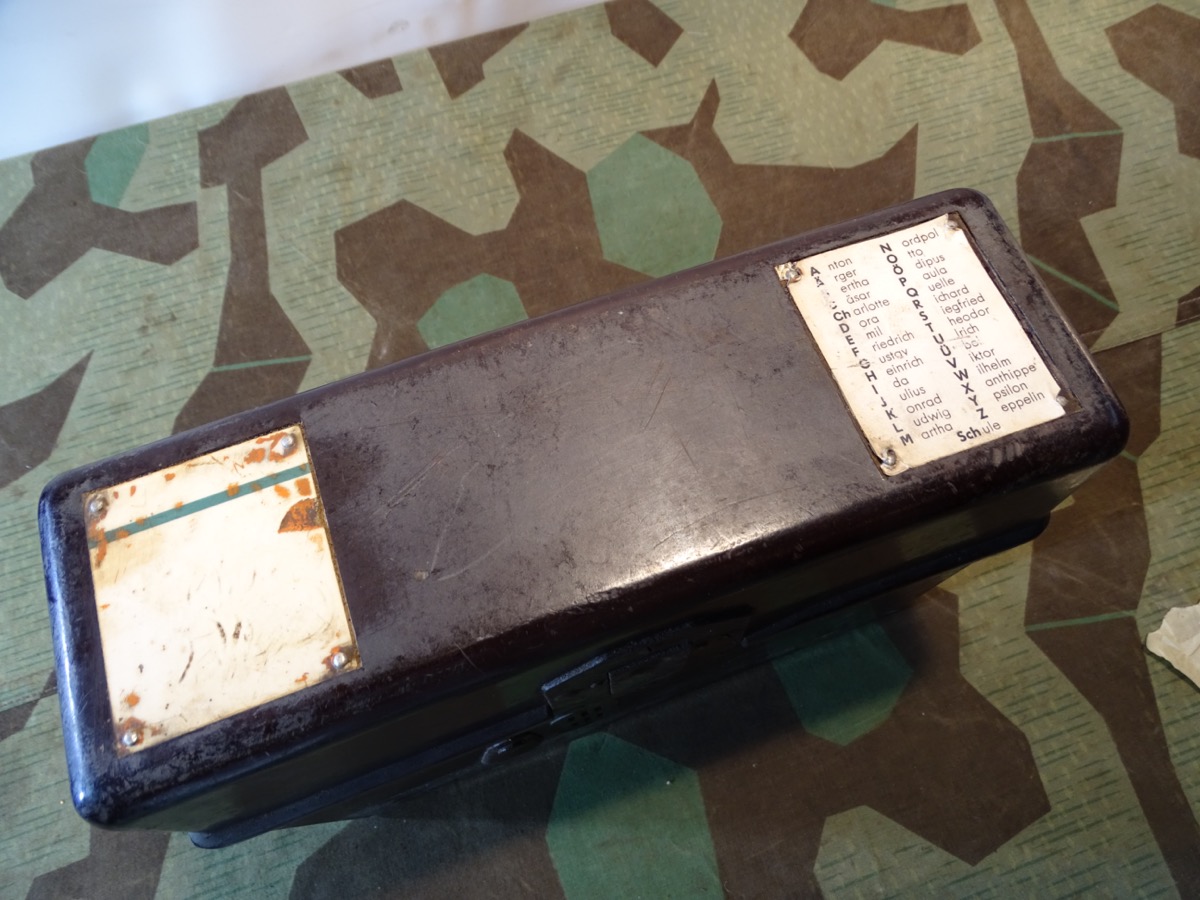 Feldtelefon der Wehrmacht, alle großen Bauteile Jahresgleich von 1944 Feldtelefon der Wehrmacht, alle großen Bauteile Jahresgleich von 1944