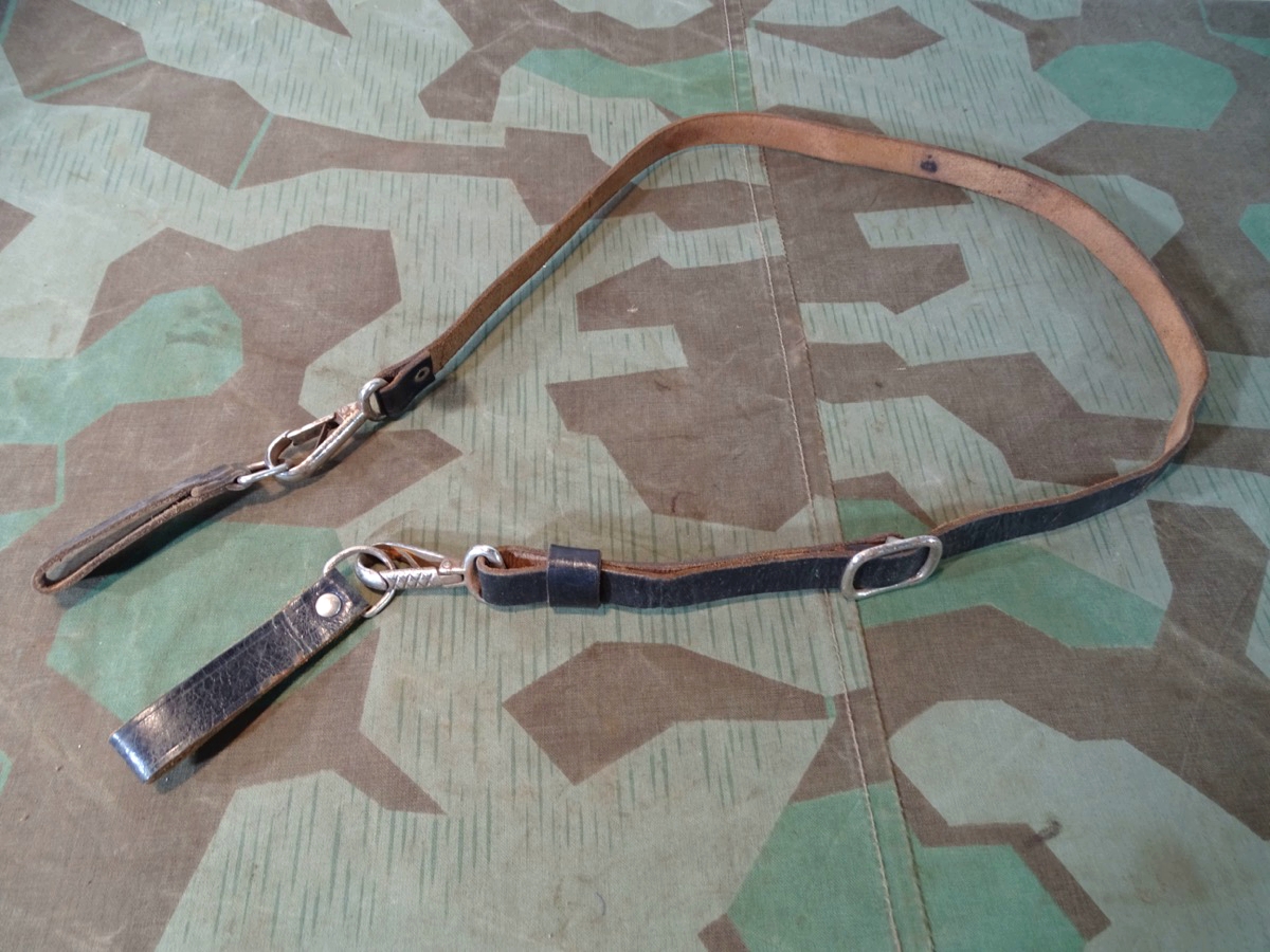 Schwarzer Schulterriemen für Partei Organisationen ( HJ / SS / NSKK….) mit  2 Koppel Laschen