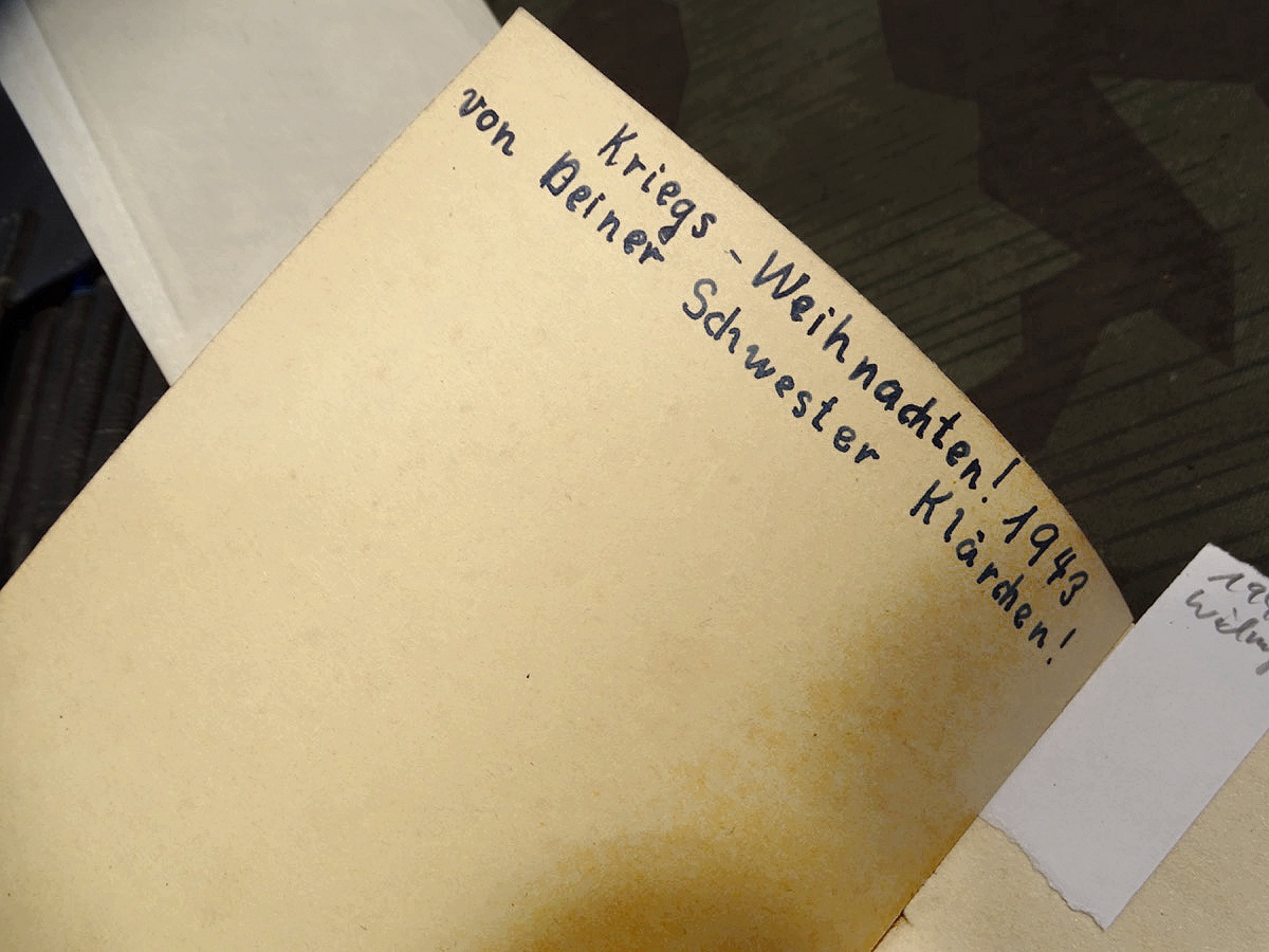 Schwarze Leder Kartentasche der Luftwaffe LBA ( S) mit diversem alten Inhalt. 