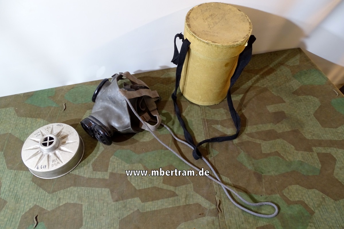 Luftschutz : Tschechische Beutemaske in Papp Transportbox mit LS Filter
