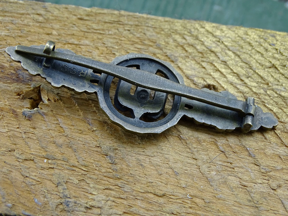 Replik: Frontflugspange für Kampfflieger in Bronze, schöne breite Nadel, Hst. Marke R.S.S., Buntmetall
