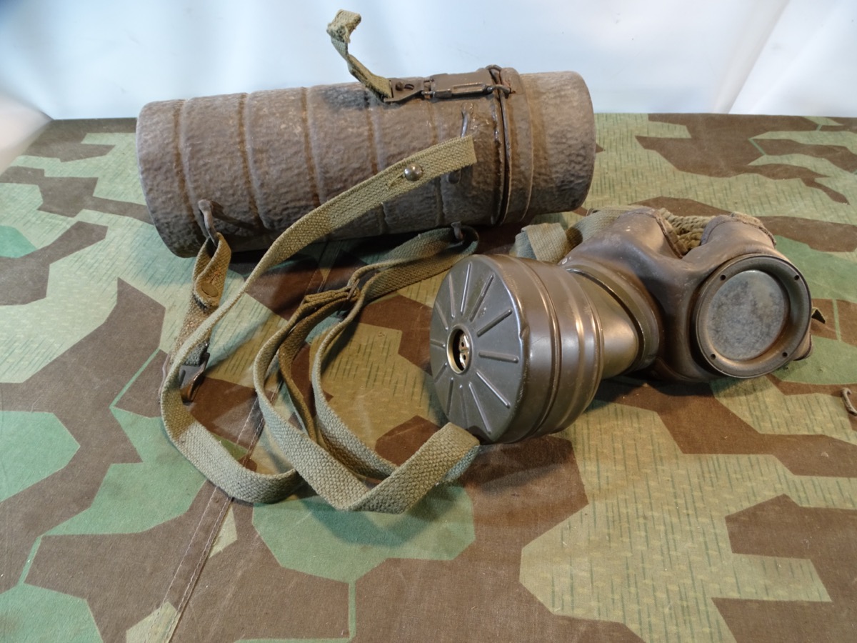 Gasmaske mit Dose, frühe Bundeswehr 1962