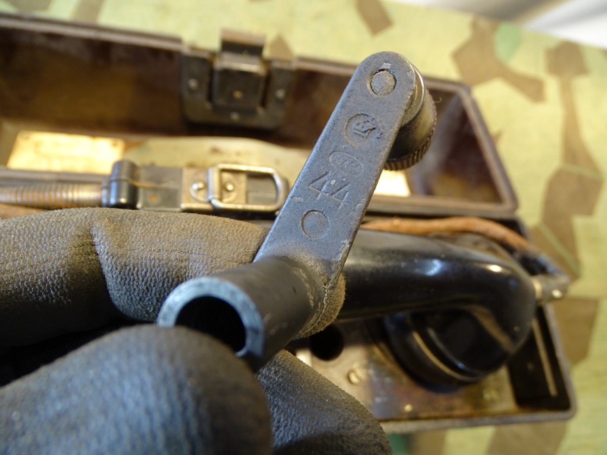 Feldtelefon der Wehrmacht, alle großen Bauteile Jahresgleich von 1944 Feldtelefon der Wehrmacht, alle großen Bauteile Jahresgleich von 1944