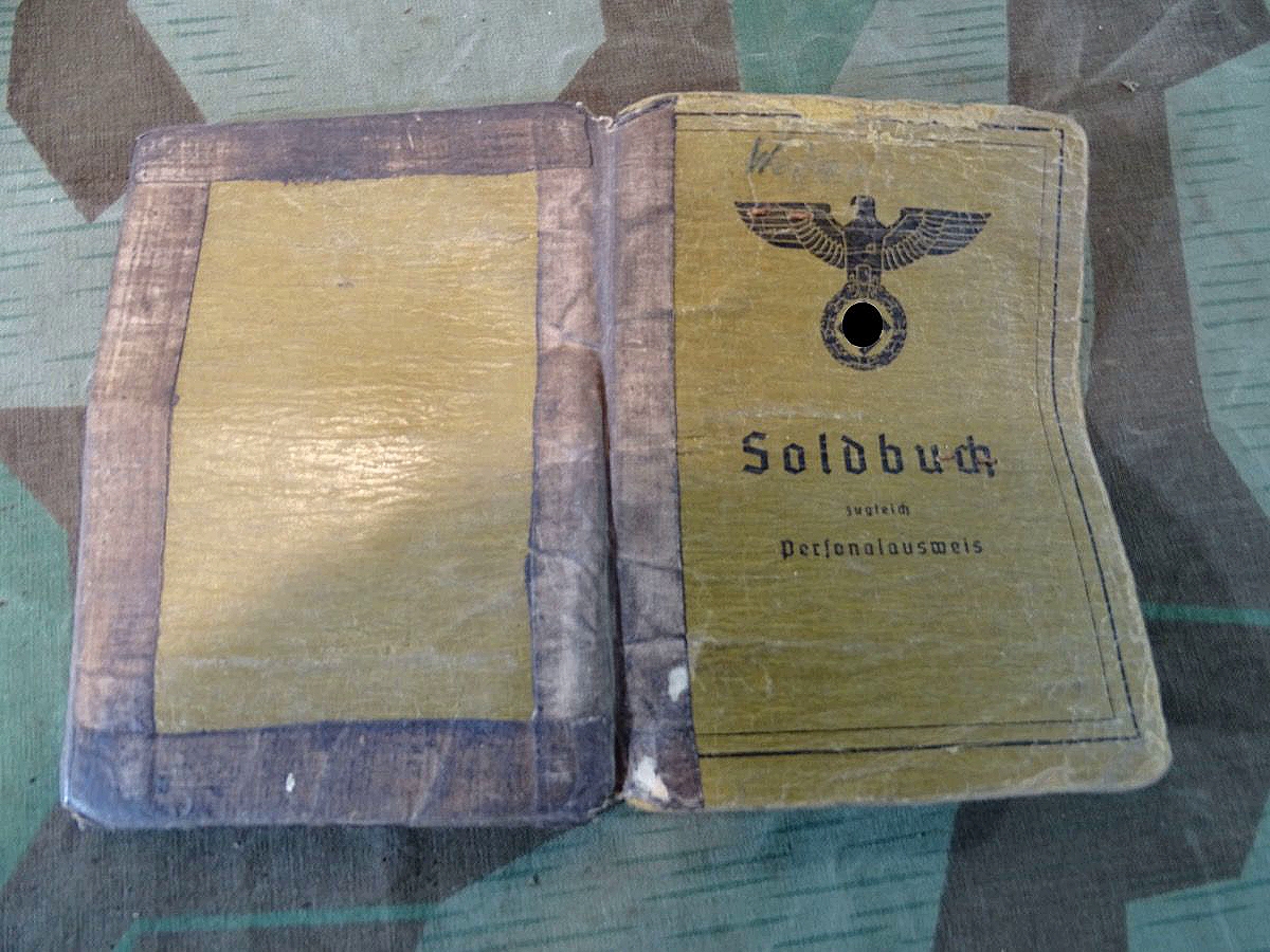 Wehrmacht Soldbuch Obergefr. B.Weber, 1. Schwadron, Kavallerie Sch. Rgt. 4 / Pz. Aufkl. Ers.Abt 8. 4 Orden 
