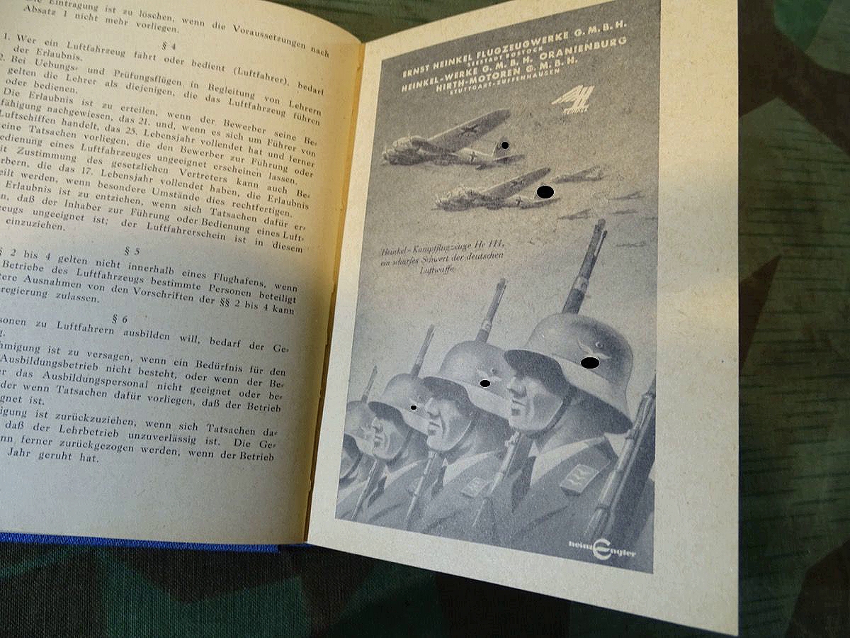 Luftwaffen Taschenkalender 1943, Uniformtafeln, Werbung Luftrüstung, Flugzeugfotos. Luftwaffen Taschenkalender 1943, Uniformtafeln, Werbung Luftrüstung, Flugzeugfotos.