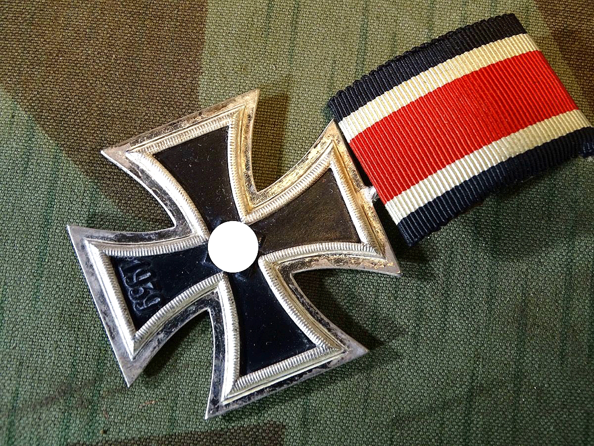 Eisernes Kreuz 2. Klasse 1939, Einzel Ordensspange, Hersteller 100, schöne Erhaltung