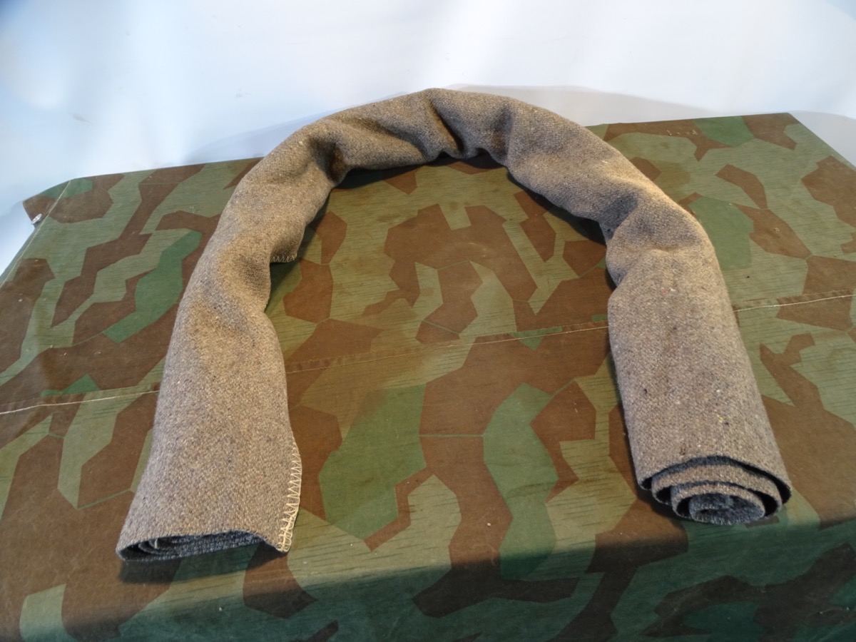 Alte Militär Wolldecke, nutzbar als Deckenrolle für Tornister. Ca. 72x136 cm
