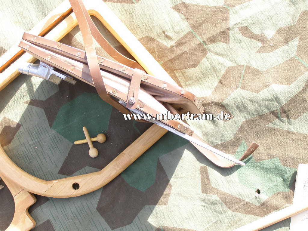 13510-23 Luftschutz Gasbettchen in Originalkarton, o. Plane
