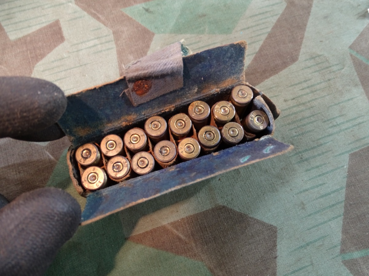 16 Stück 9 mm Deko Patronen für P 08 Pistole 1. Weltkrieg  1917 mit original Schachtel.- 