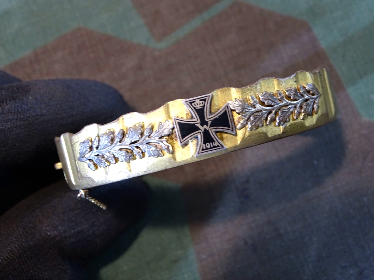Patriotischer Schmuck erster Weltkrieg. Armreif aus Führungsring , Emailliertes EK 1914 mit Eichenlaub
