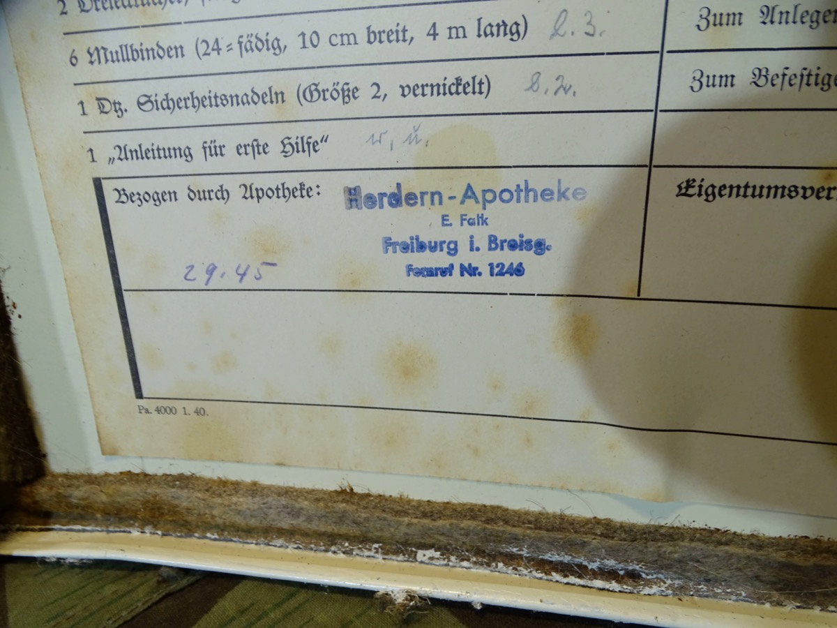 Luftschutz Hausapotheke, 99% Kpl. Bestückung lt. Deckelliste erhalten Luftschutz Hausapotheke, 99% Kpl. Bestückung lt. Deckelliste erhalten