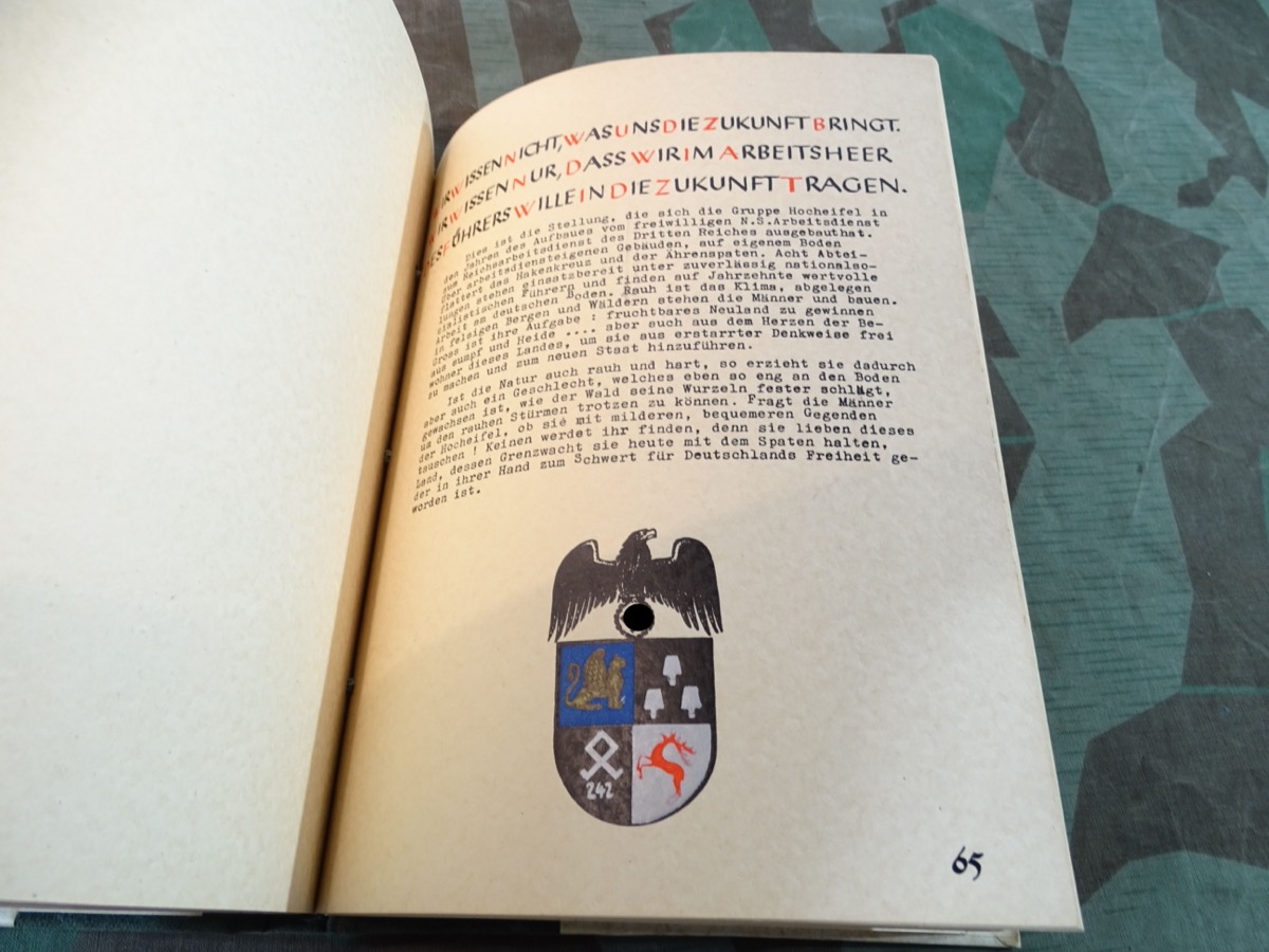 Gau Chronik über die Anfänge des Arbeitsgaues XXIV Mittelrhein. Seltenes und aufwendig gestalltetes Buch-