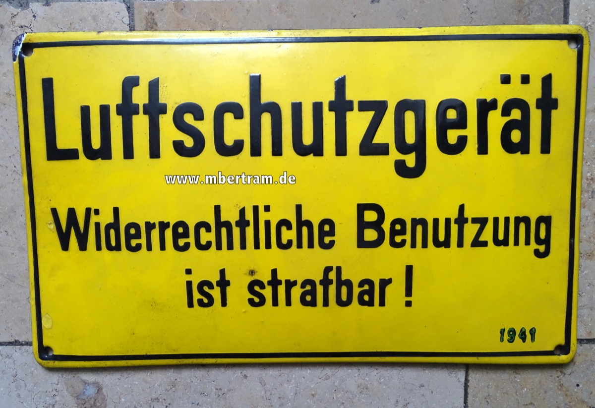 Emailleschild: Luftschutzgerät Widerrechtliche benutzung ist strafbar ! 1941