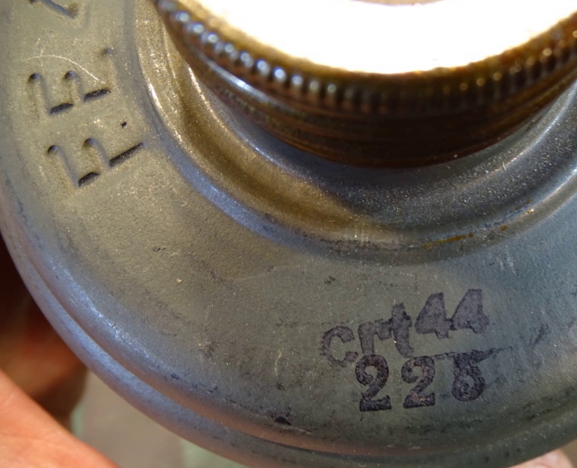 Standart Wehrmachts Gasmasken Filter FE 41, 1944 mit beiden Kappen, unbenutzt