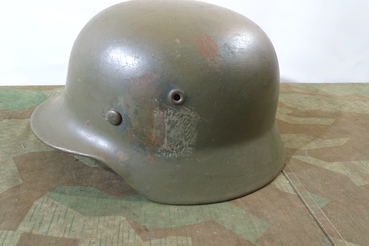 Wehrmachts Helm Wappen entfernt, Innenleben da.  ET 64