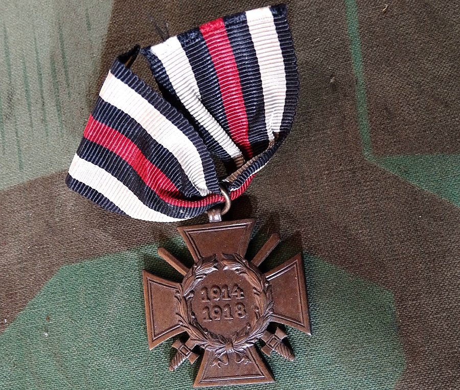 Ehrenkreuz für Frontkämpfer 1914/ 1918 mit Schwertern. 1 R.V. Pforzheim