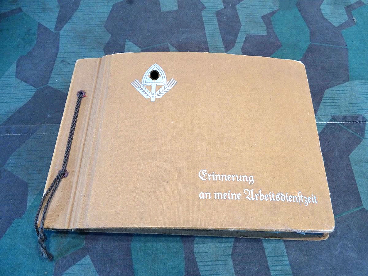 Album : Erinnerung an meine Arbeitsdienstzeit, Kempfenbrunn, Spessart. weibl. RAD