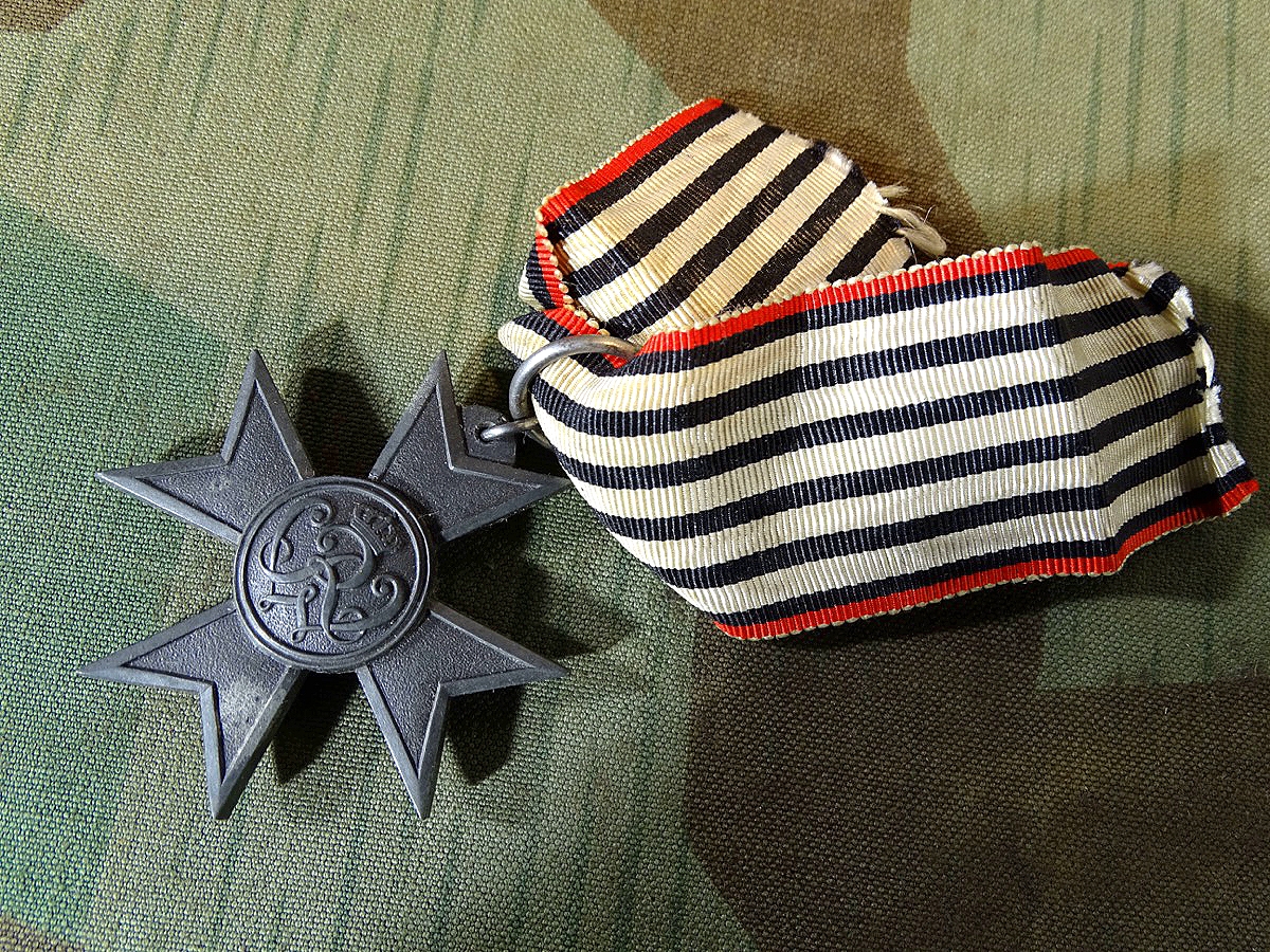 Kreuz für Kriegs Hilfsdienst Preussen am Originalband