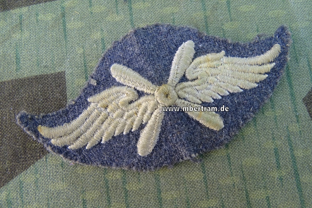 Luftwaffe Ärmelabzeichen fliegendes Personal auf blaugrauem Uniformstoff